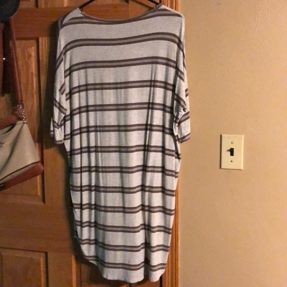 LuLaRoe Legging Shirt - Picture 2 of 3